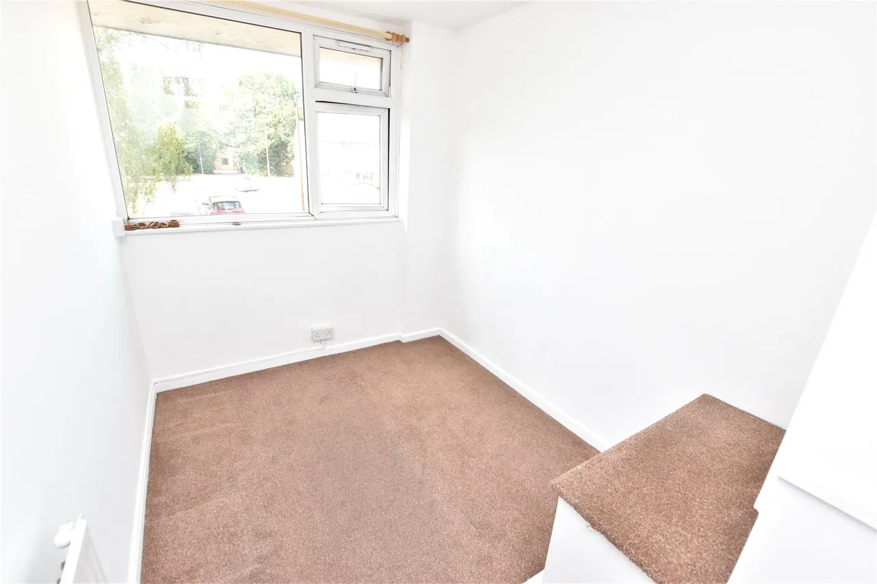 Chatfield Close, Farnborough, Hampshire, GU14 6SS, photo 7