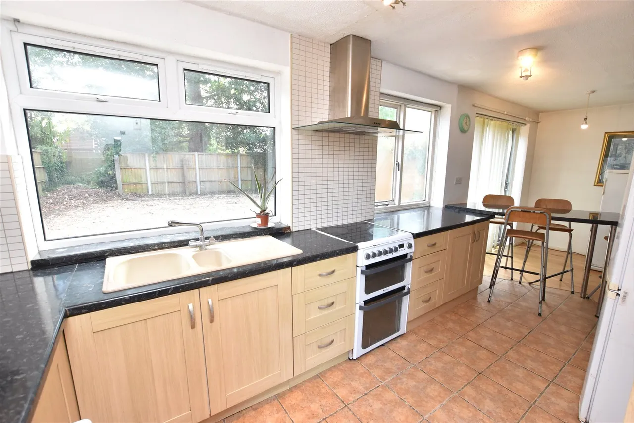 Chatfield Close, Farnborough, Hampshire, GU14 6SS, photo 2