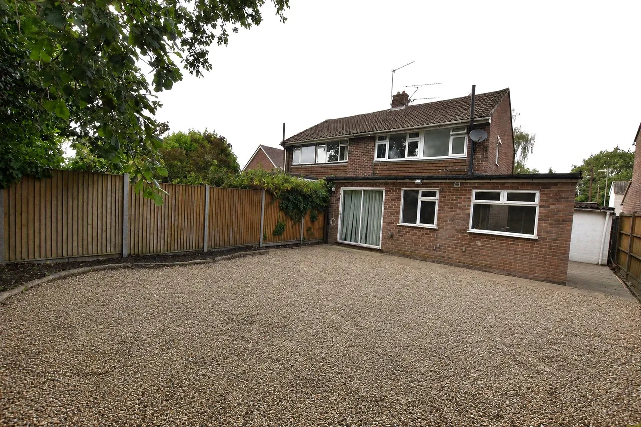 Chatfield Close, Farnborough, Hampshire, GU14 6SS, photo 6