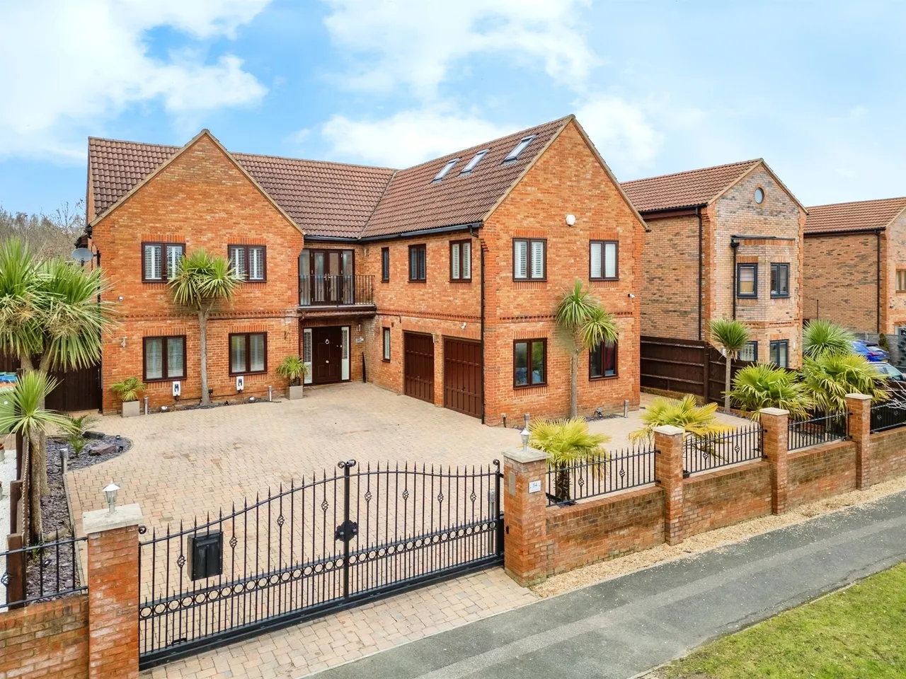 6 bed house for sale — Ashford Crescent, Grange Farm, Milton Keynes