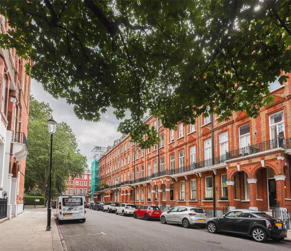 1 bed flat for sale, Nevern Square, Kensington, SW5