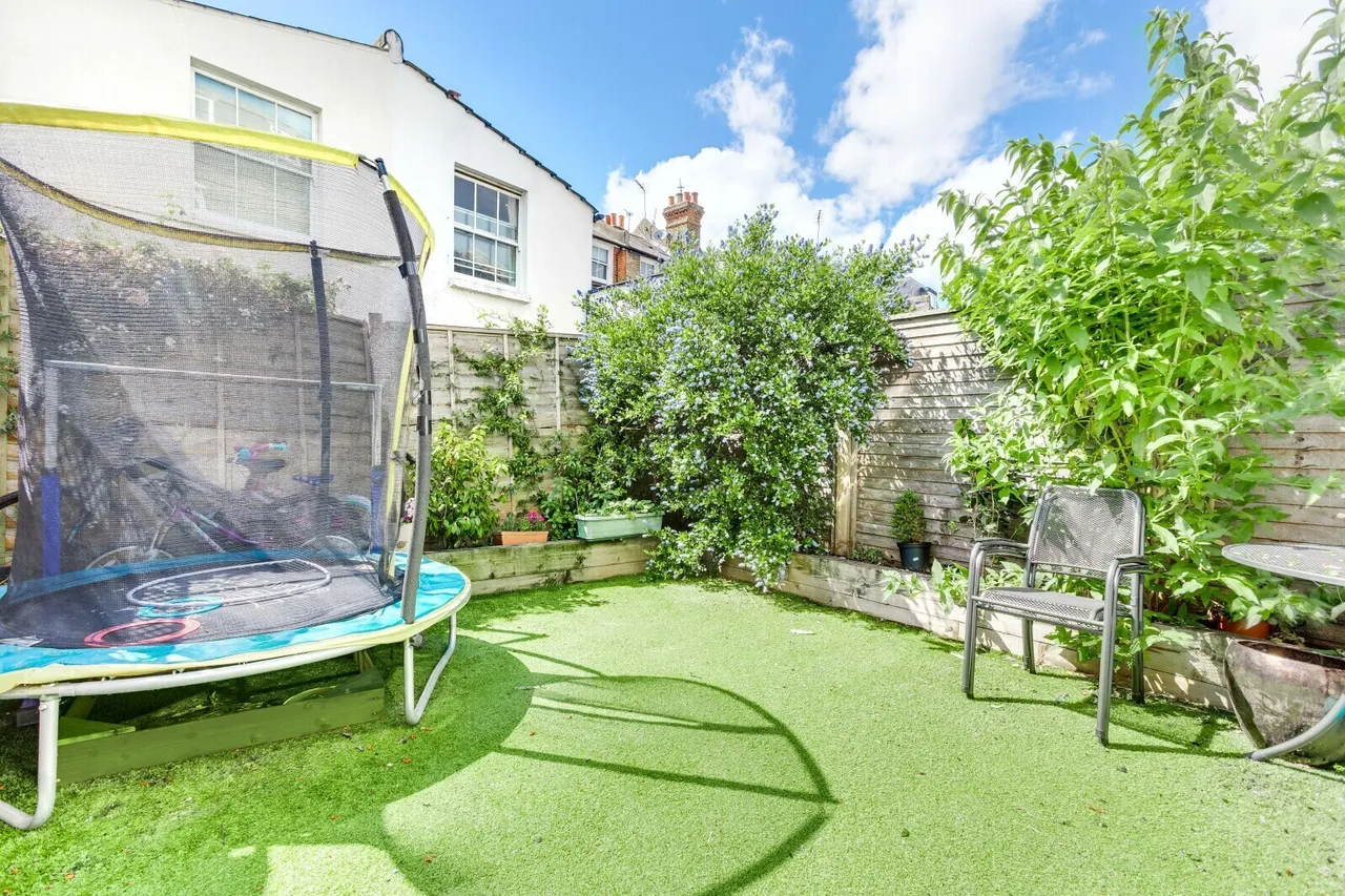 Marjorie Grove, London, SW11, photo 2