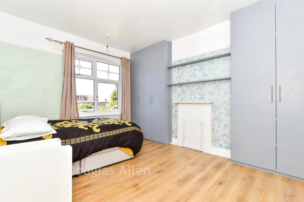 Old Church Road, Chingford, E4, photo 21