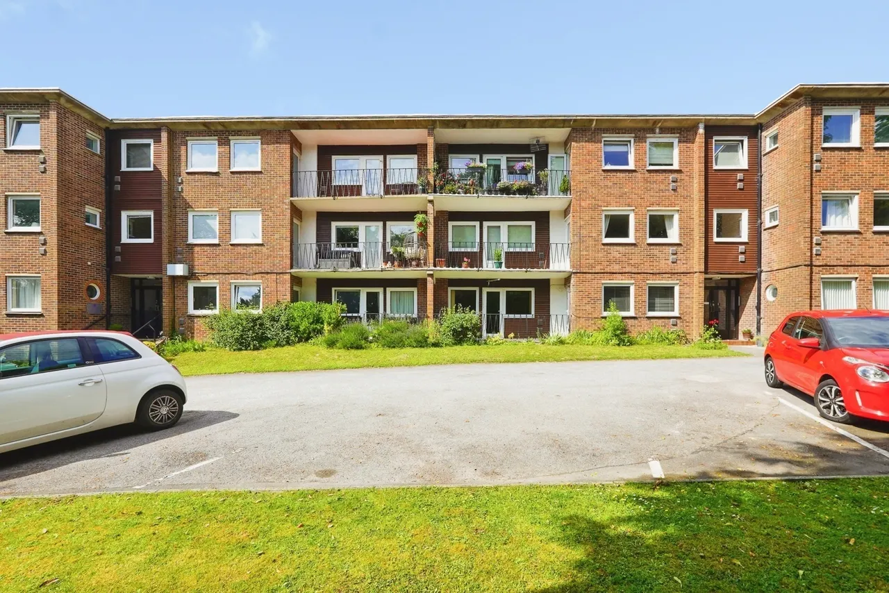 2 bed flat for sale — Whitfield Hill, Dover, Kent, CT16