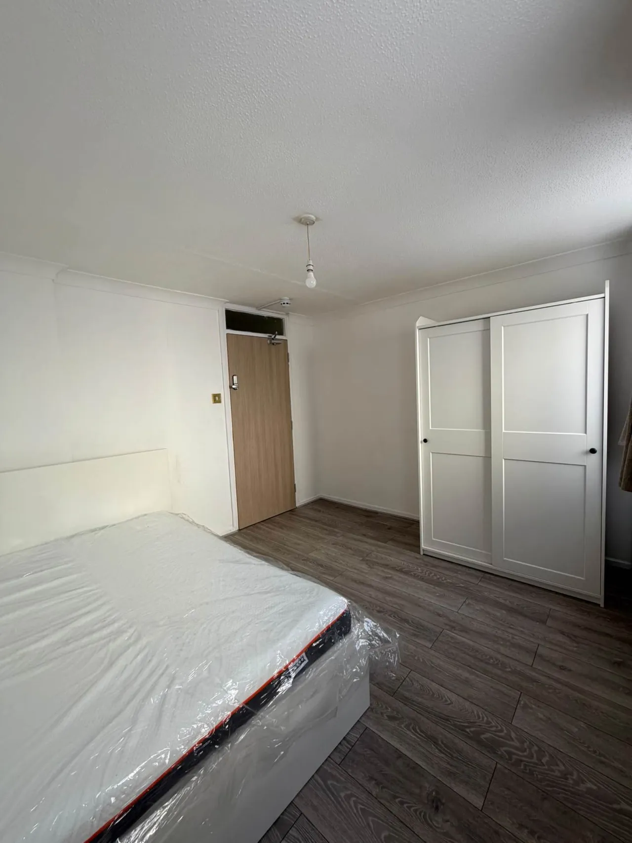Kemps Drive, London, E14, photo 12