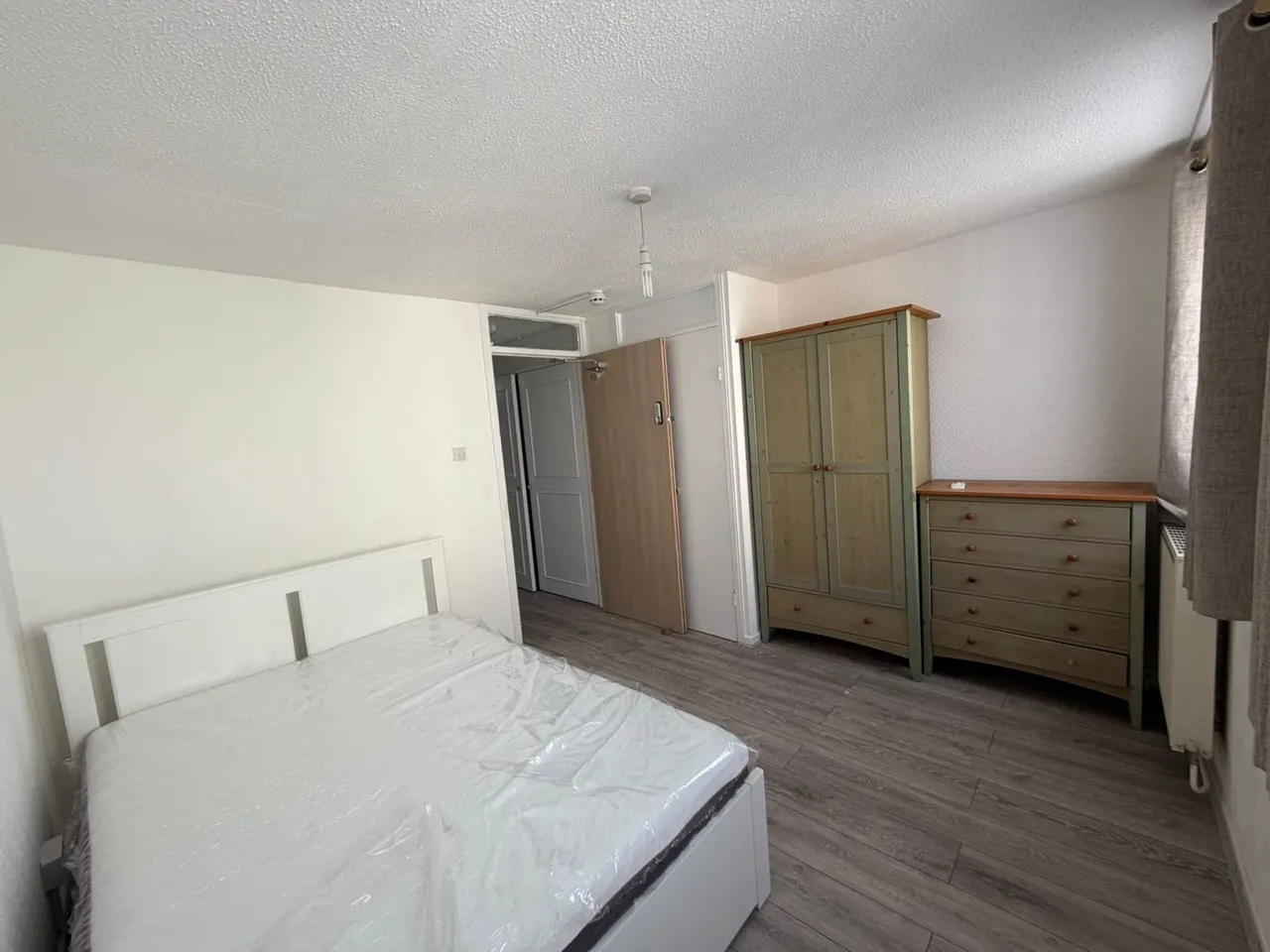 Kemps Drive, London, E14, photo 5