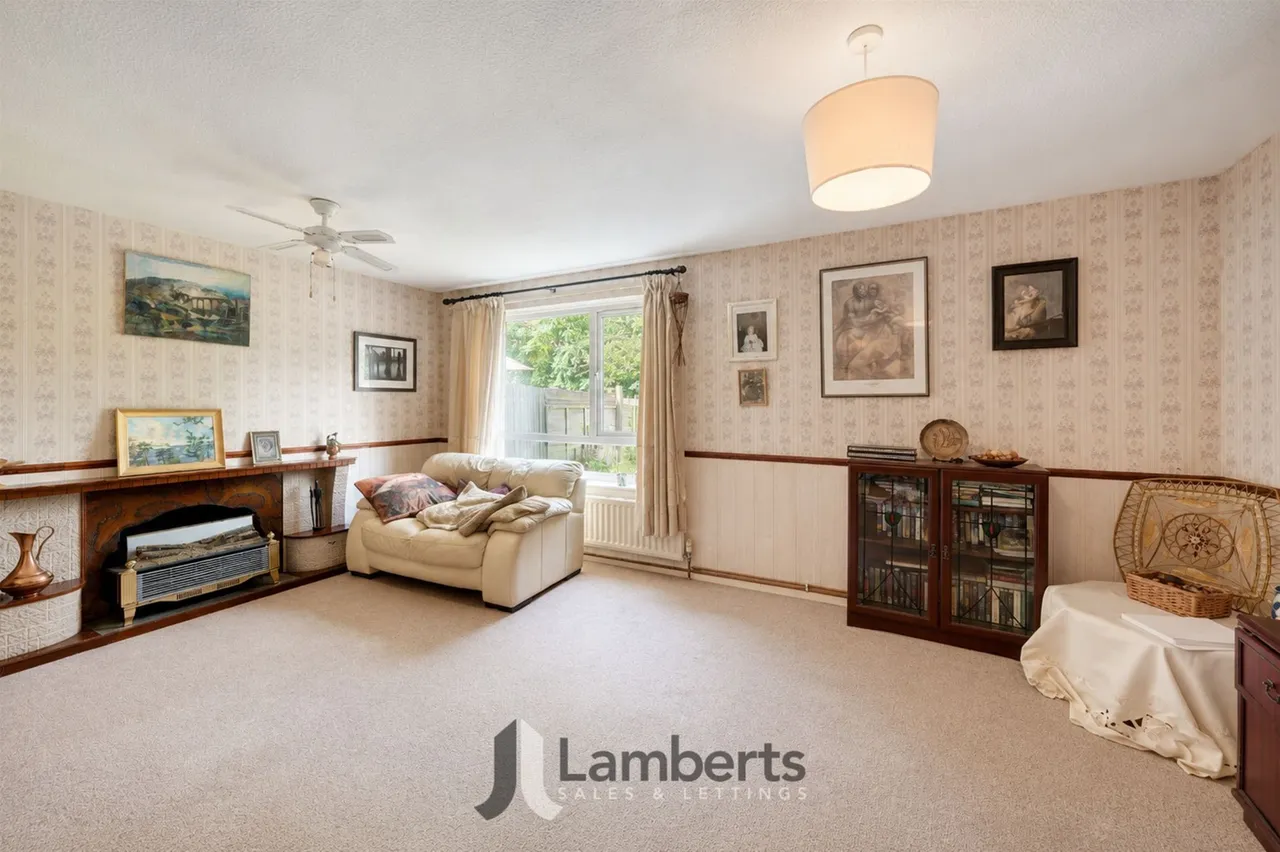 102 Banners Lane, Redditch, photo 2