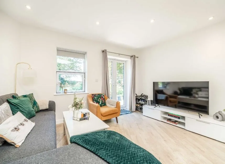 Uxbridge Road, Hampton Hill, TW12, photo 2