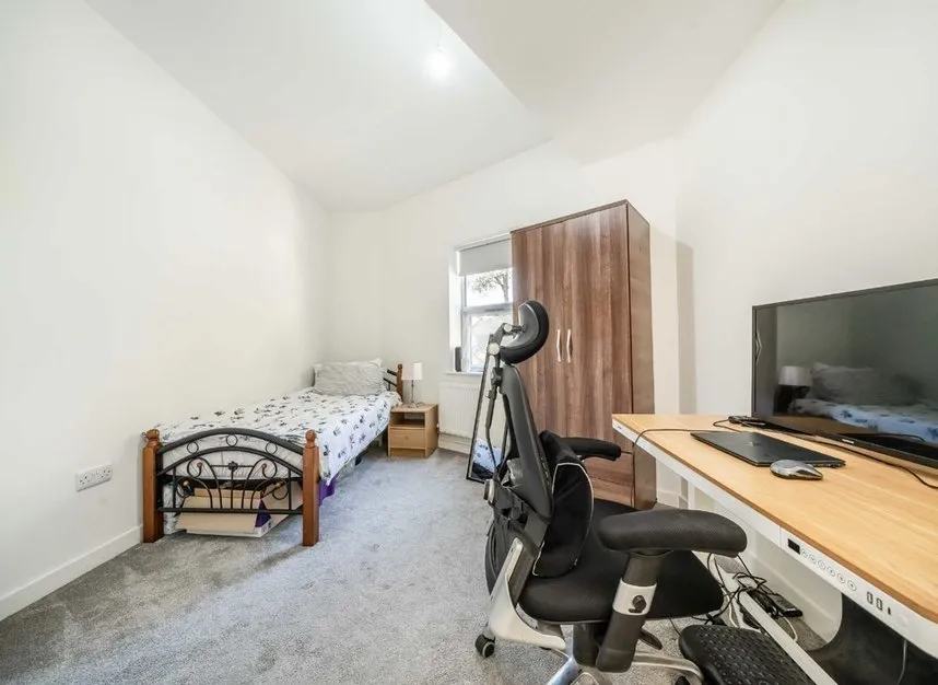 Uxbridge Road, Hampton Hill, TW12, photo 5