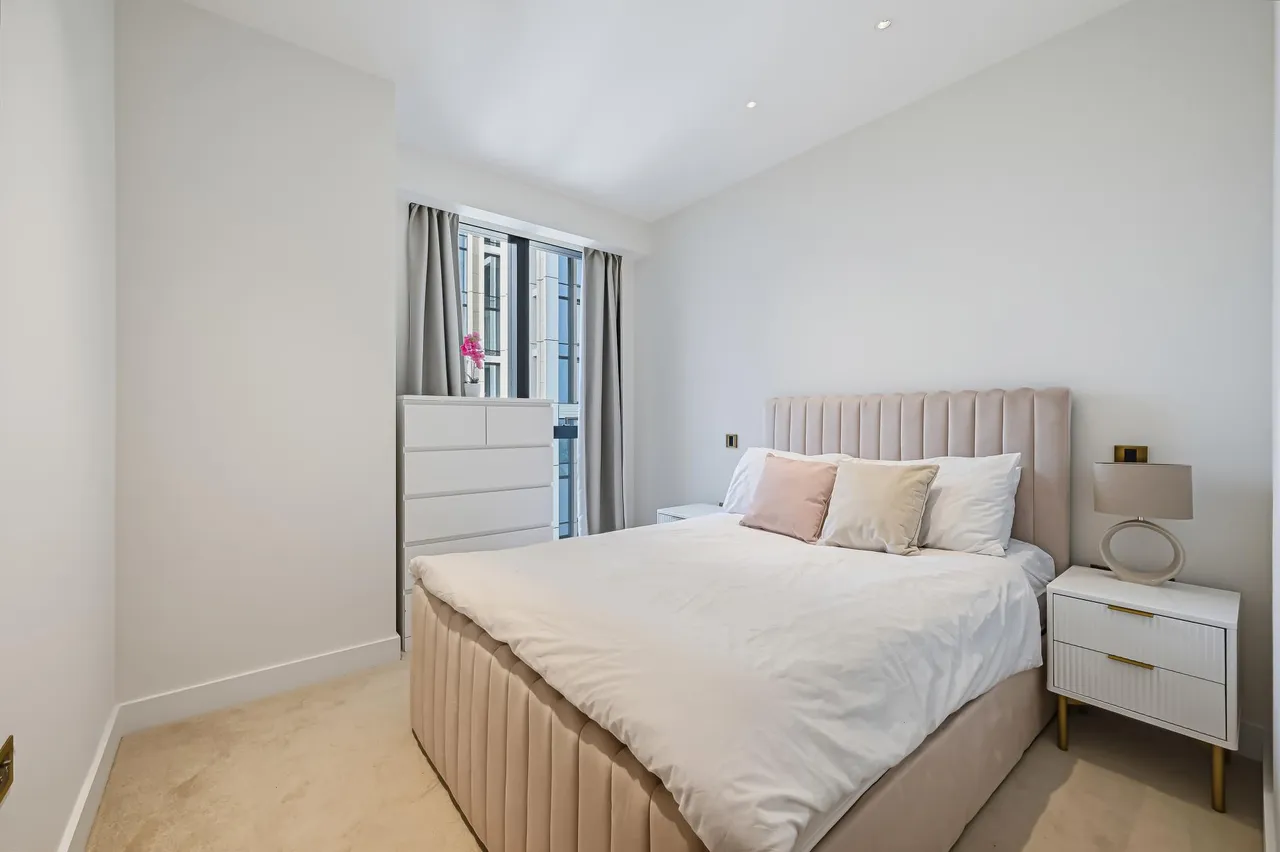 Nine Elms Lane, London, SW8, photo 9
