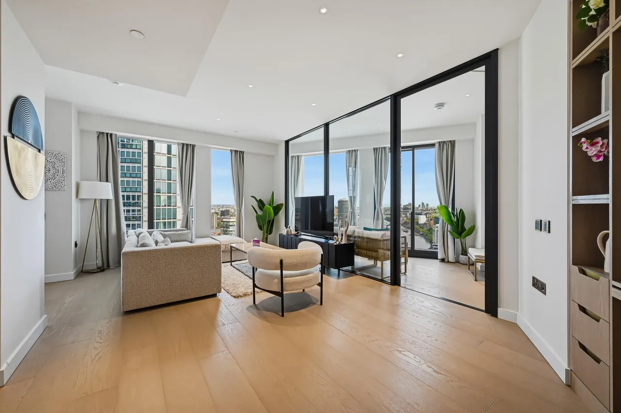 3 bed flat to rent, Nine Elms Lane, London, SW8