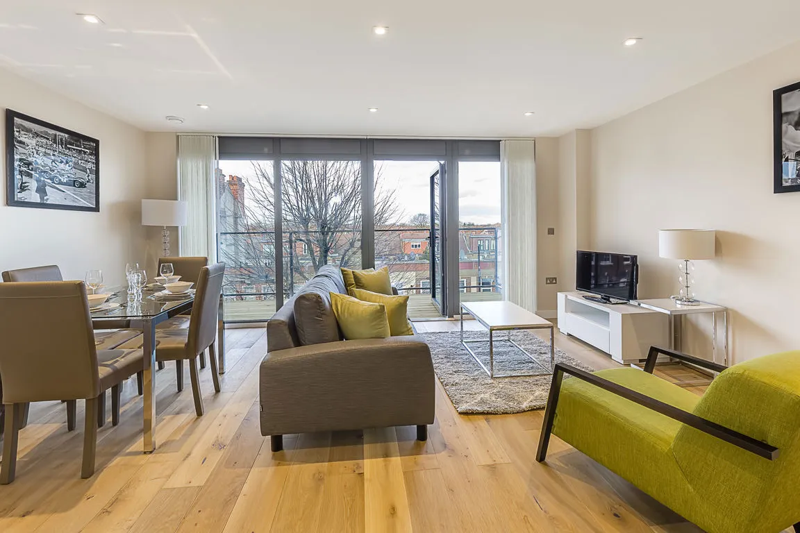 2 bed flat to rent — Uxbridge Road, Ealing Common