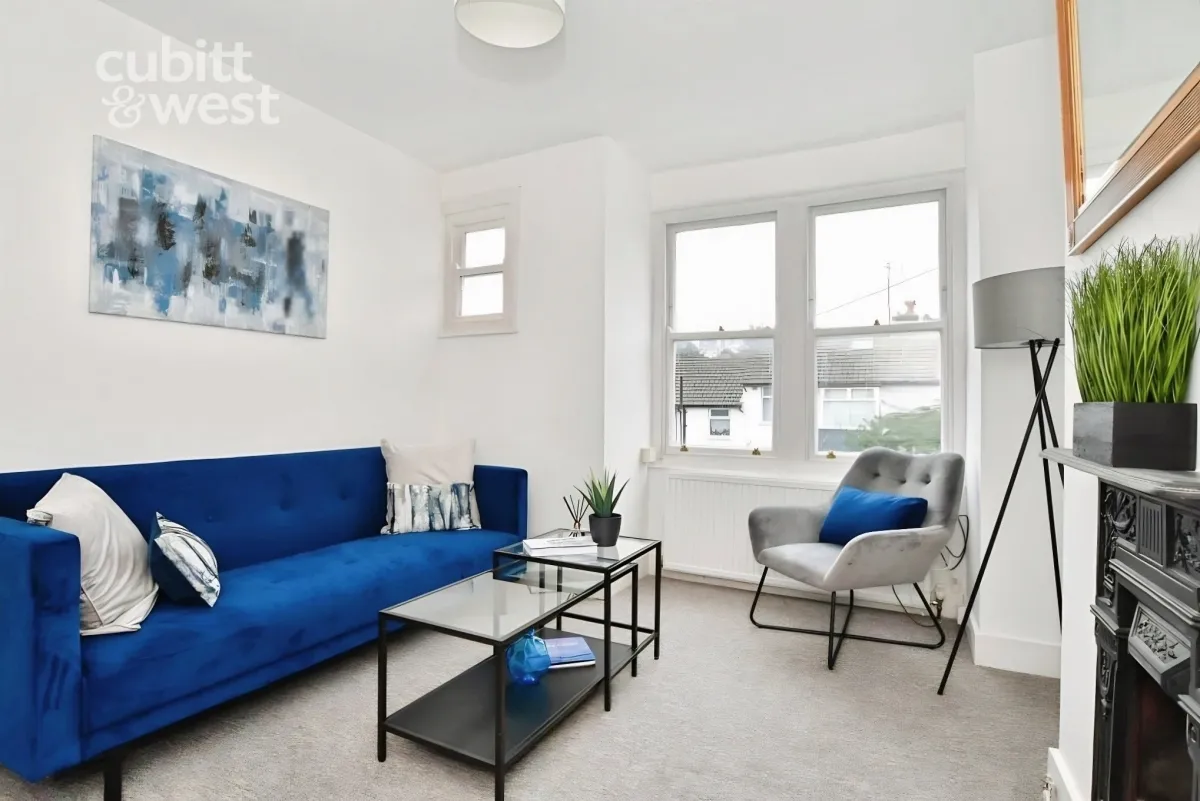 2 bed flat to rent, Payne Terrace, BN1