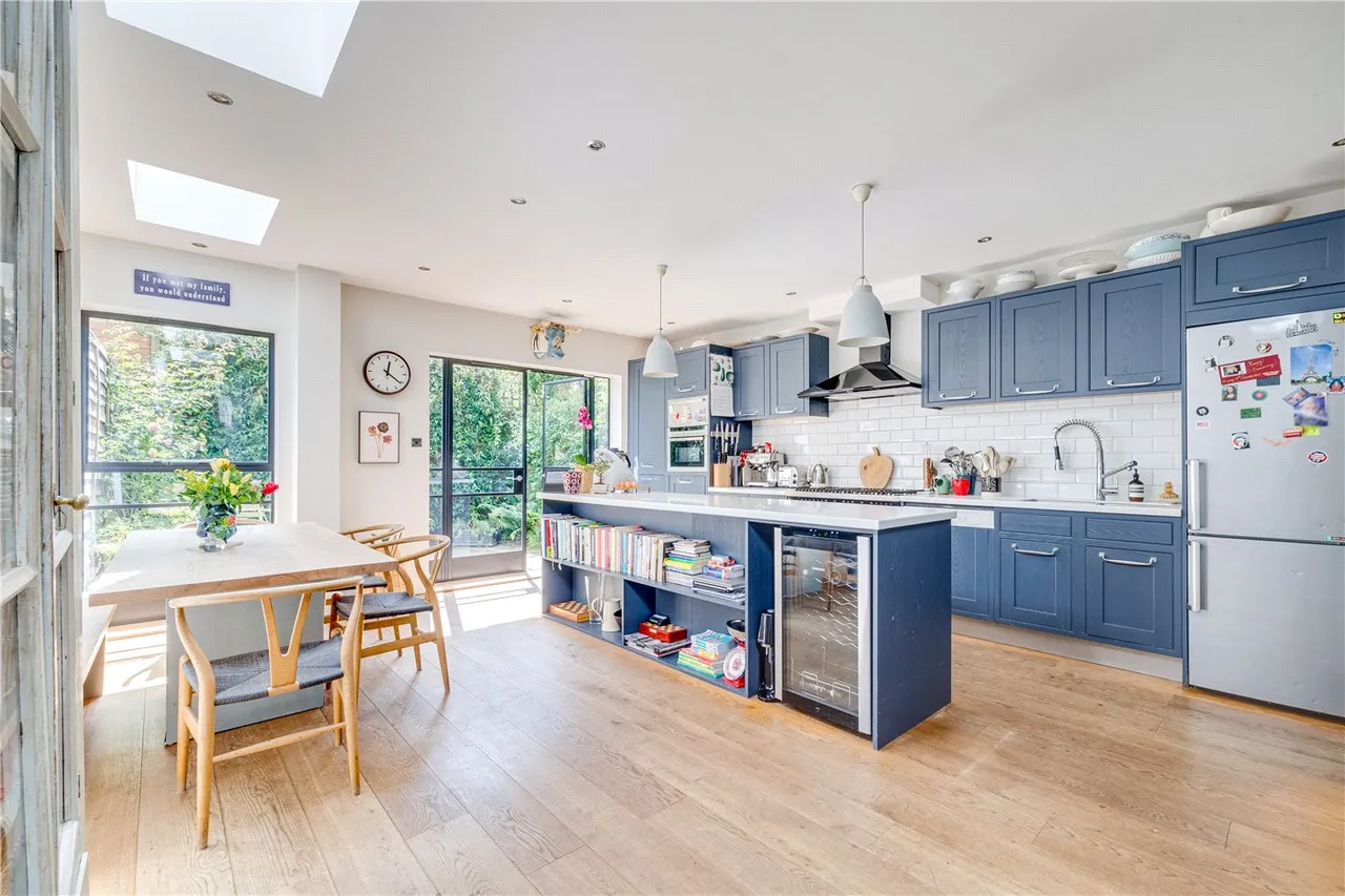 5 bed house to rent — Gowan Avenue, London, SW6