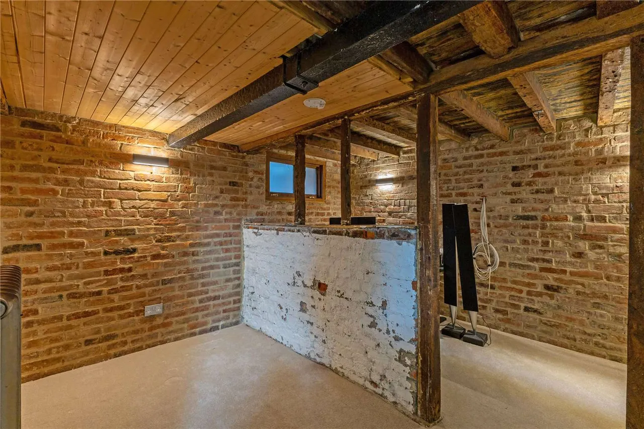 Great Minster Street, Winchester, Hampshire, SO23 9HA, photo 6