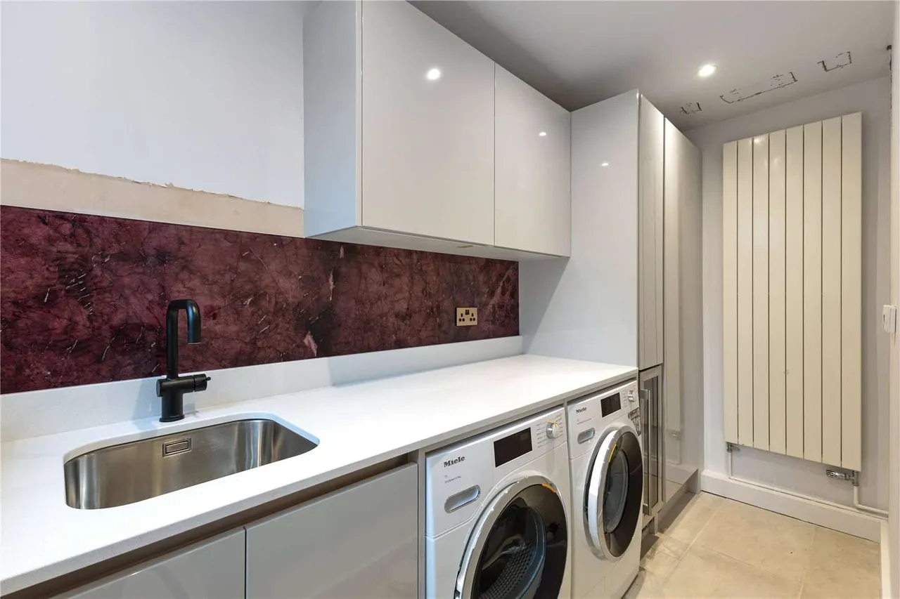 Great Minster Street, Winchester, Hampshire, SO23 9HA, photo 7