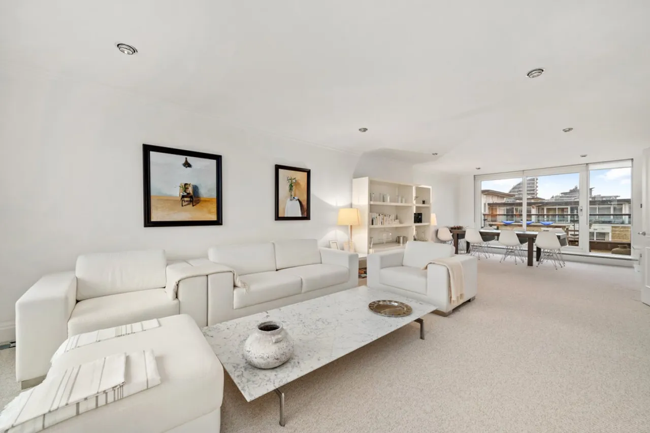 3 bed flat for sale — Bluewater House, Riverside West