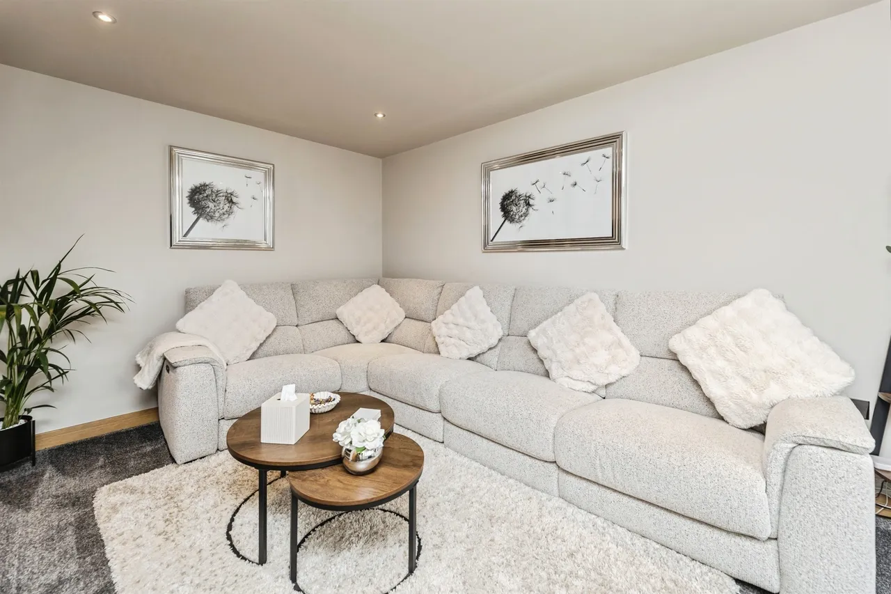 Kingfisher Drive, Wombwell, S73, photo 4