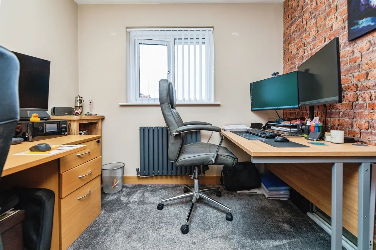 Kingfisher Drive, Wombwell, S73, photo 20