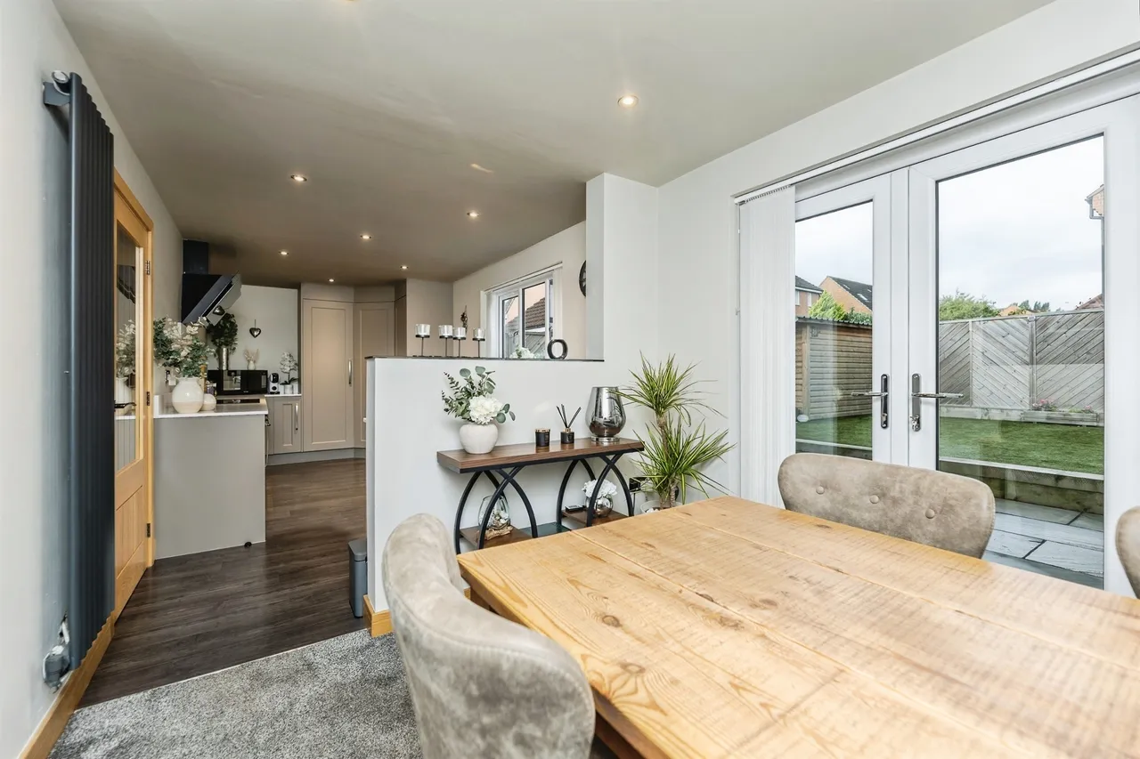 Kingfisher Drive, Wombwell, S73, photo 11