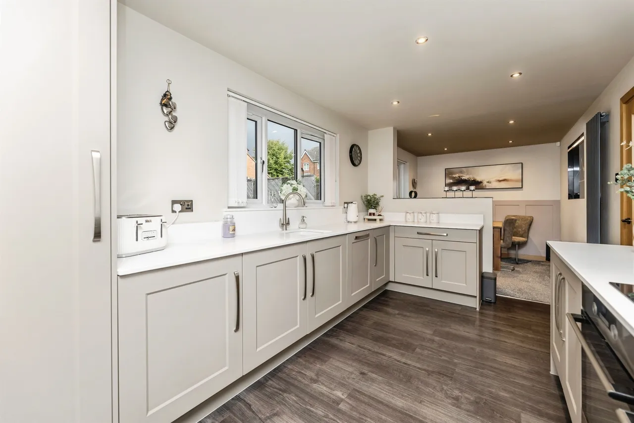 Kingfisher Drive, Wombwell, S73, photo 7