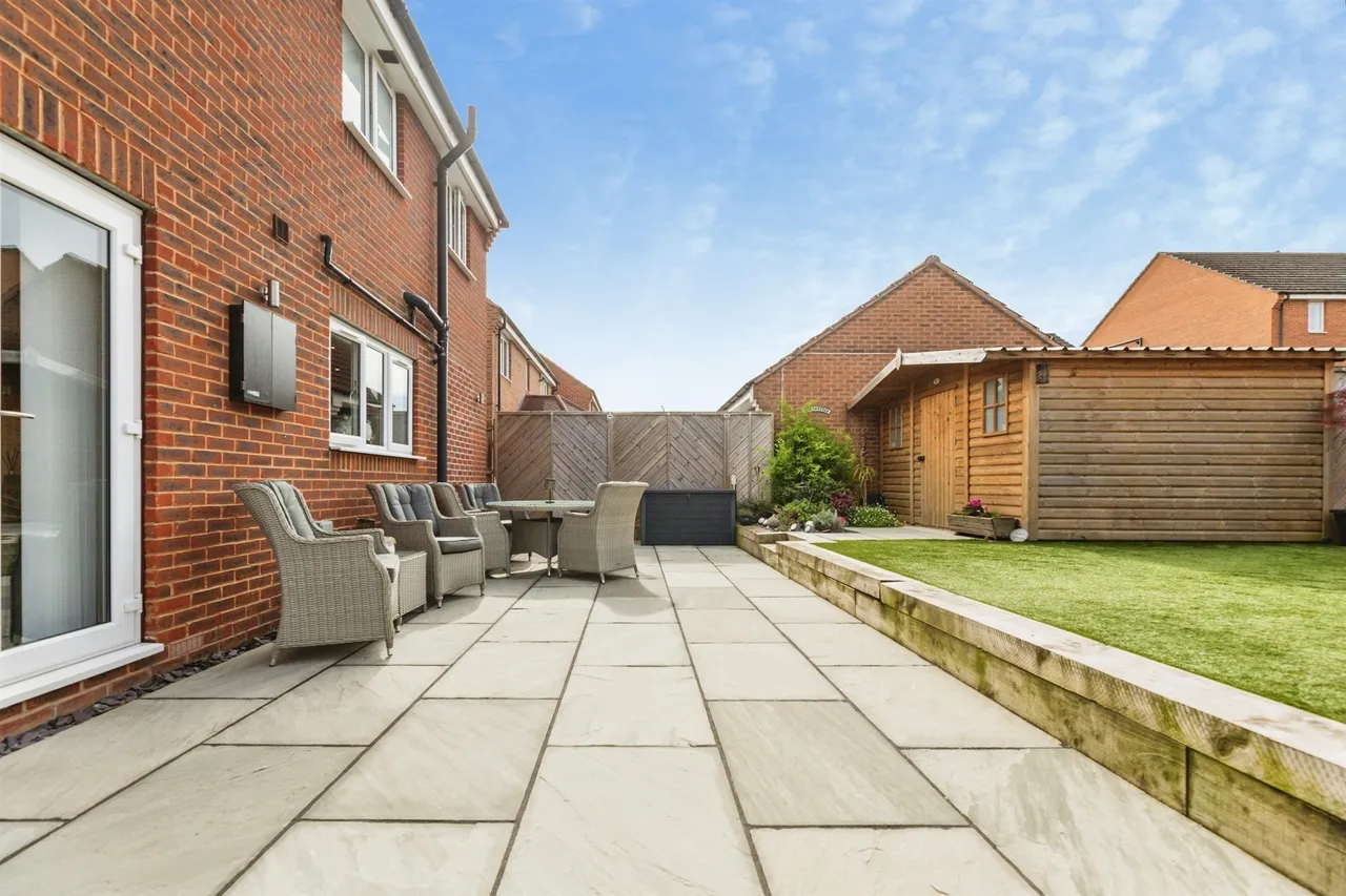 Kingfisher Drive, Wombwell, S73, photo 25