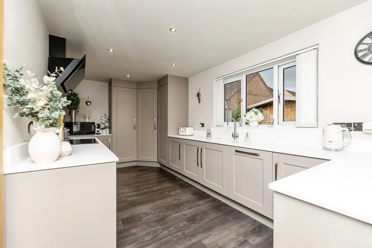 Kingfisher Drive, Wombwell, S73, photo 6