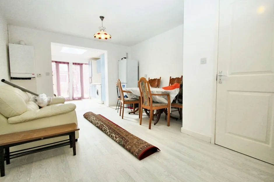 Ivanhoe Close, Uxbridge, UB8, photo 3