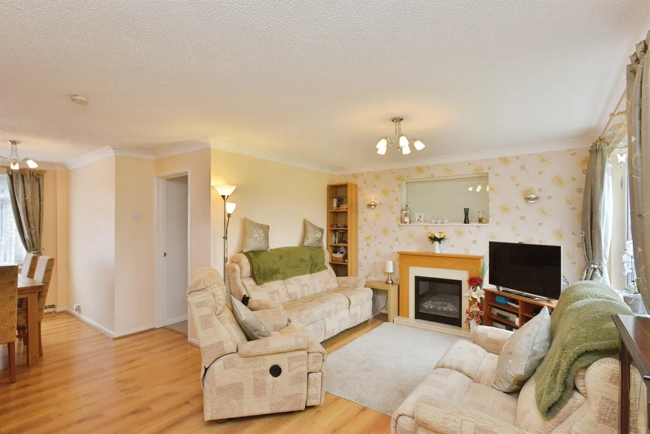 Glebe Road, Deanshanger, MK19, photo 3