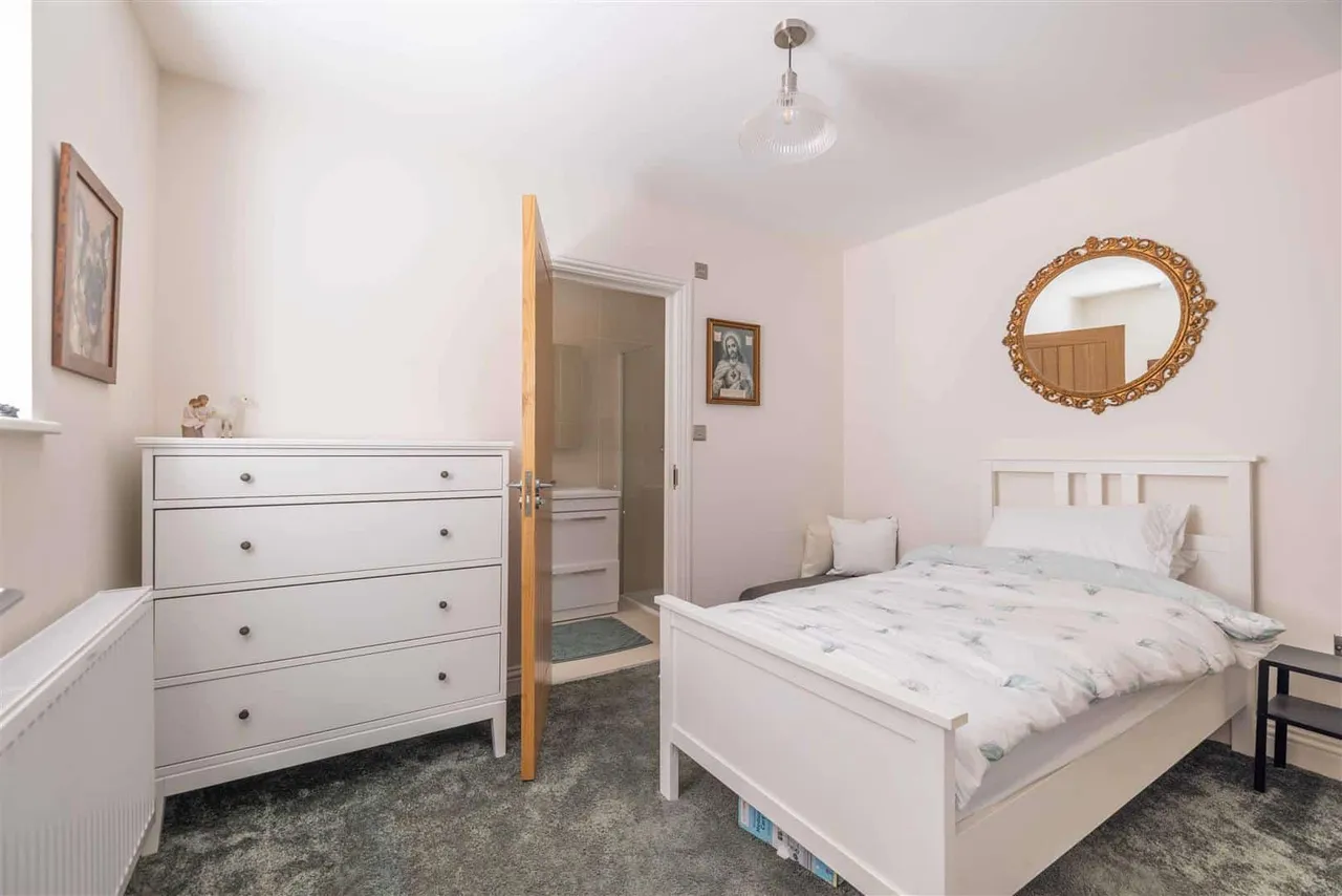 London Road, Datchet, Slough, Berkshire, SL3 9LH, photo 14