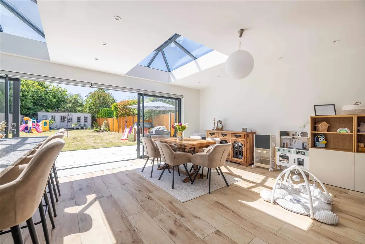 London Road, Datchet, Slough, Berkshire, SL3 9LH, photo 8
