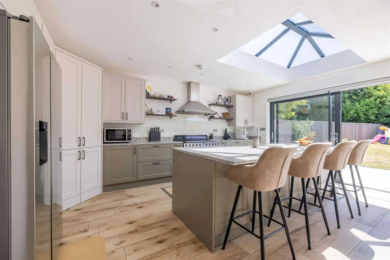 London Road, Datchet, Slough, Berkshire, SL3 9LH, photo 11