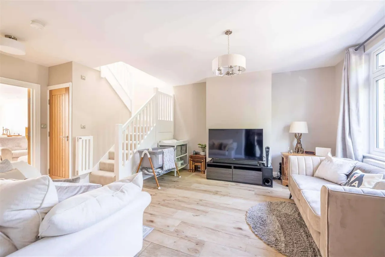 London Road, Datchet, Slough, Berkshire, SL3 9LH, photo 5