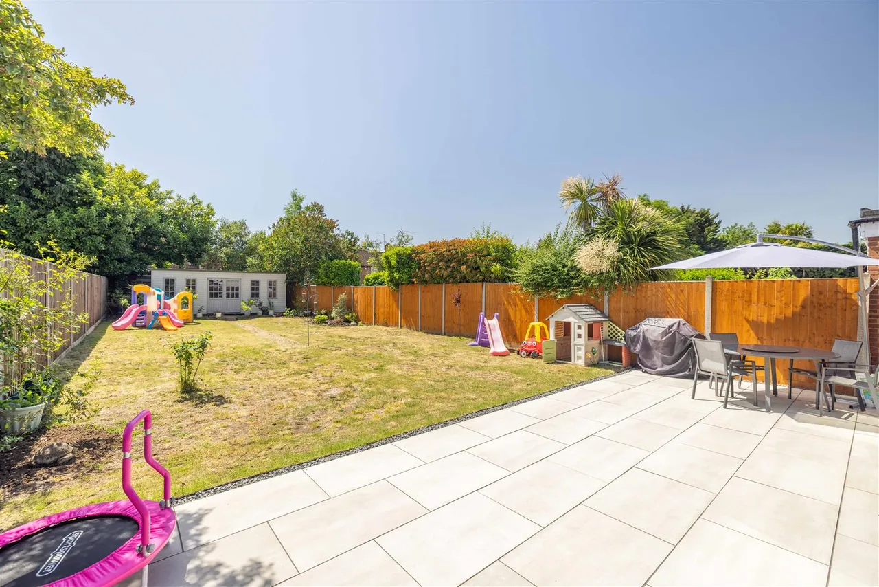 London Road, Datchet, Slough, Berkshire, SL3 9LH, photo 24