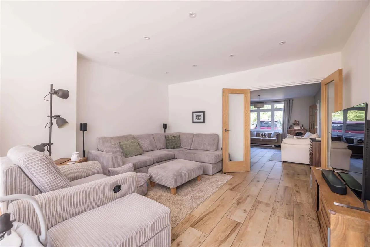 London Road, Datchet, Slough, Berkshire, SL3 9LH, photo 7