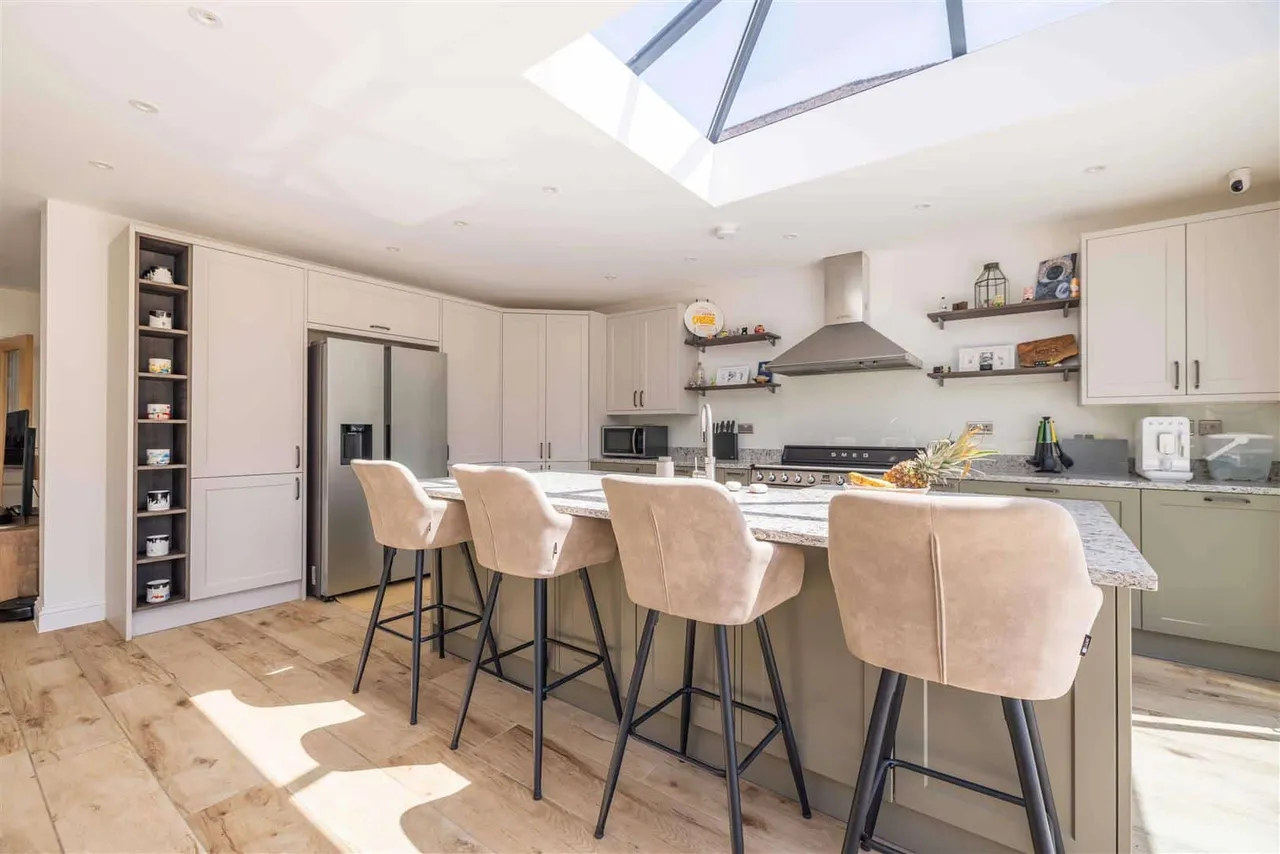 London Road, Datchet, Slough, Berkshire, SL3 9LH, photo 12