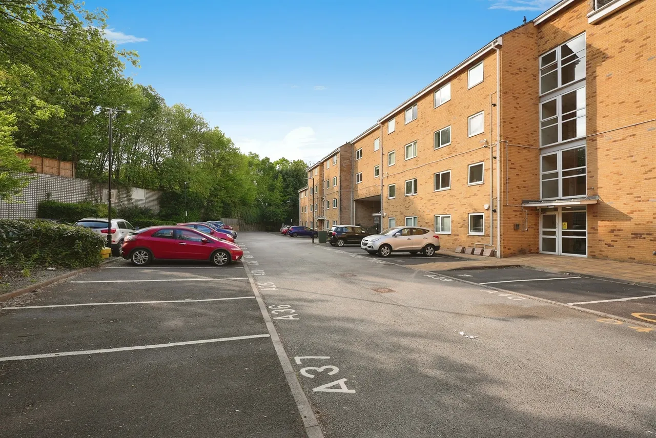 Halifax Road, Huddersfield, photo 11
