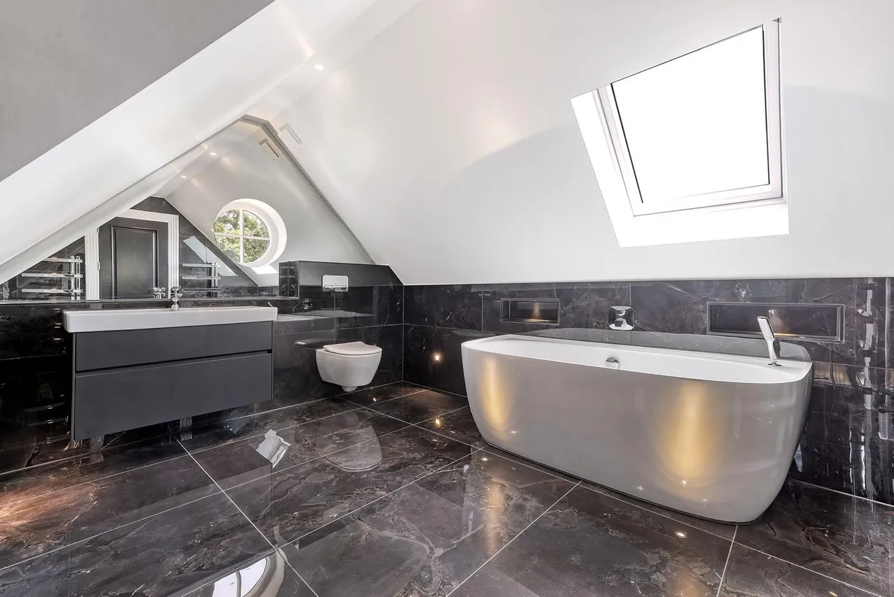 Ridgeway, Hutton Mount, CM13, photo 17