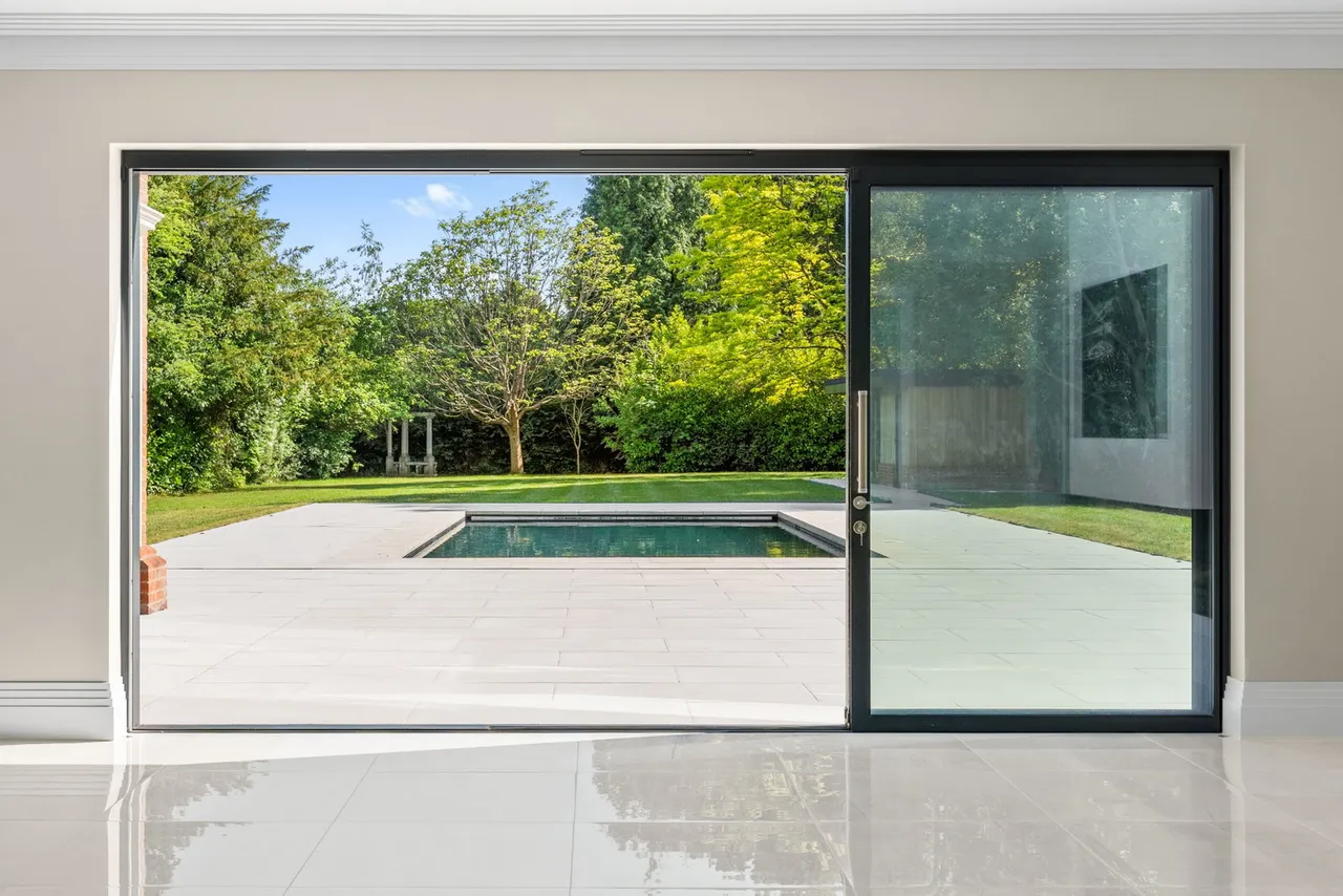 Ridgeway, Hutton Mount, CM13, photo 8