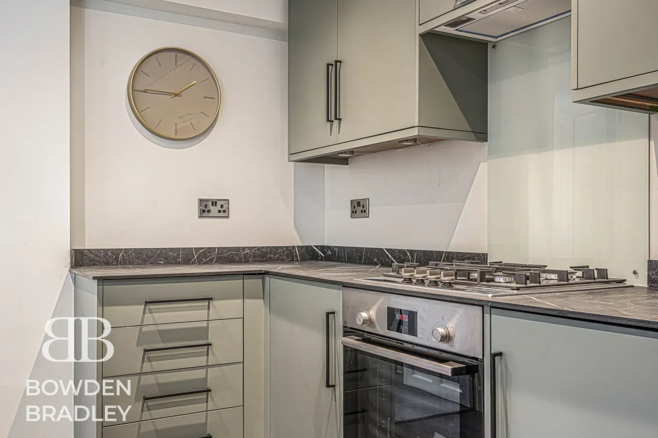 Napier Road, London, E11, photo 11