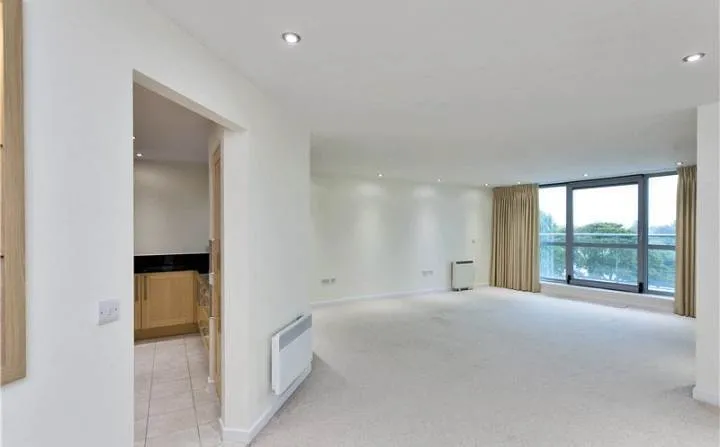 River Crescent, Nottingham, NG2, photo 2