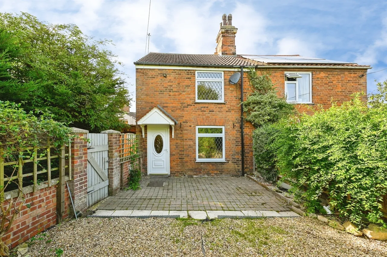 3 bed house for sale, Lynn Road, Setchey, PE33