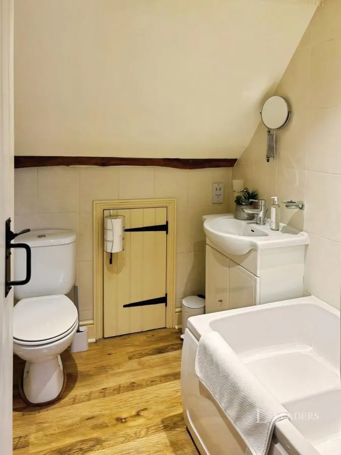 High Street, Duddington, PE9, photo 9