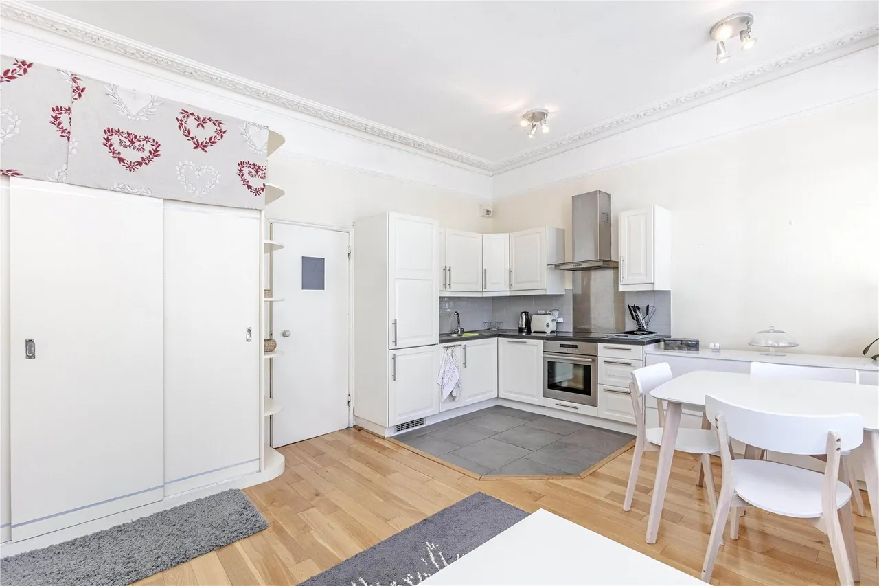Radipole Road, London, SW6, photo 2