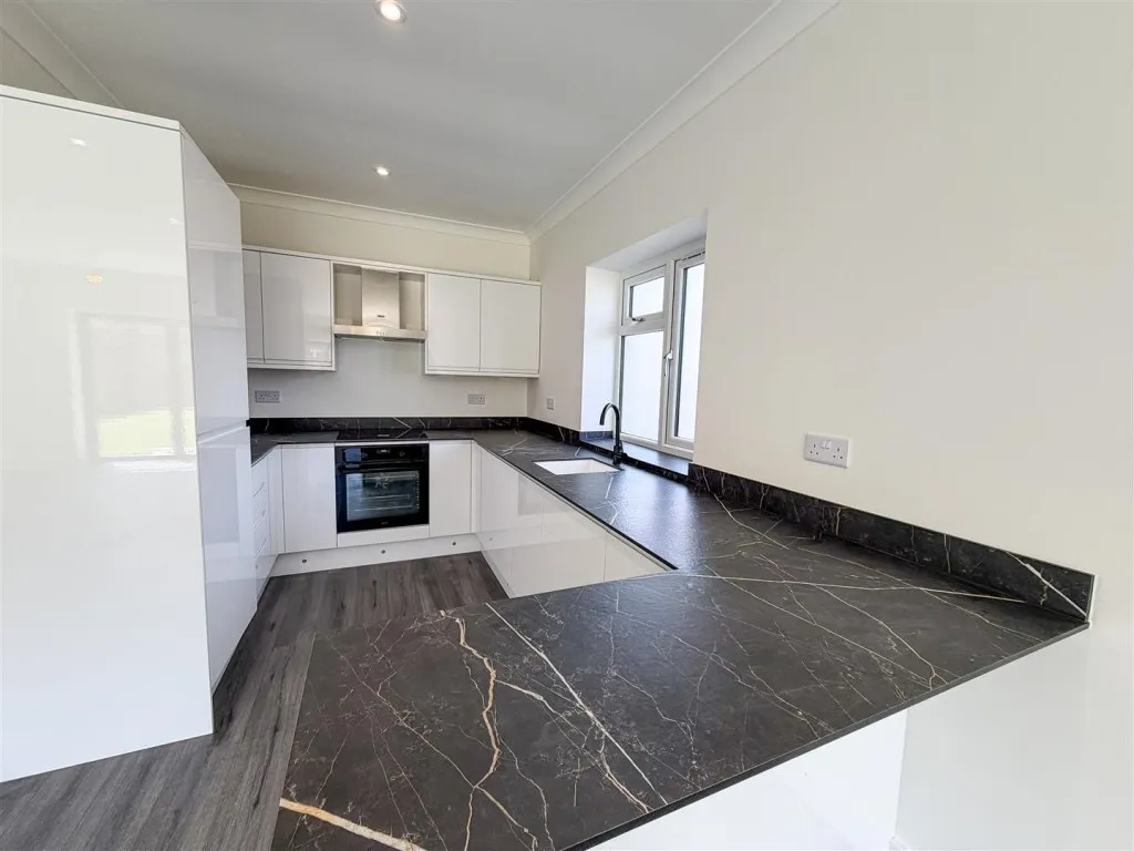 Napier Road, Crowthorne, photo 5