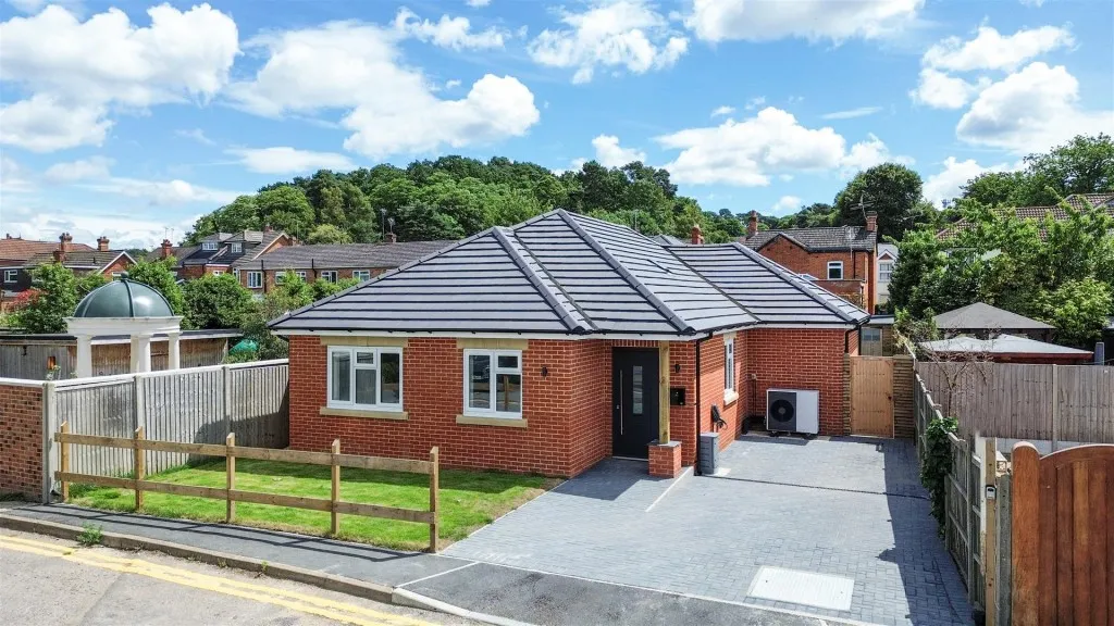 3 bed house for sale, Napier Road, Crowthorne