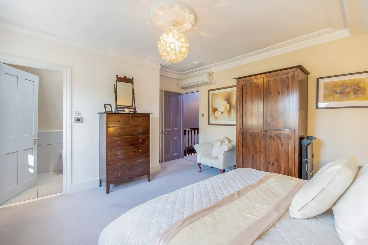 Queen Annes Grove, London, W4, photo 12