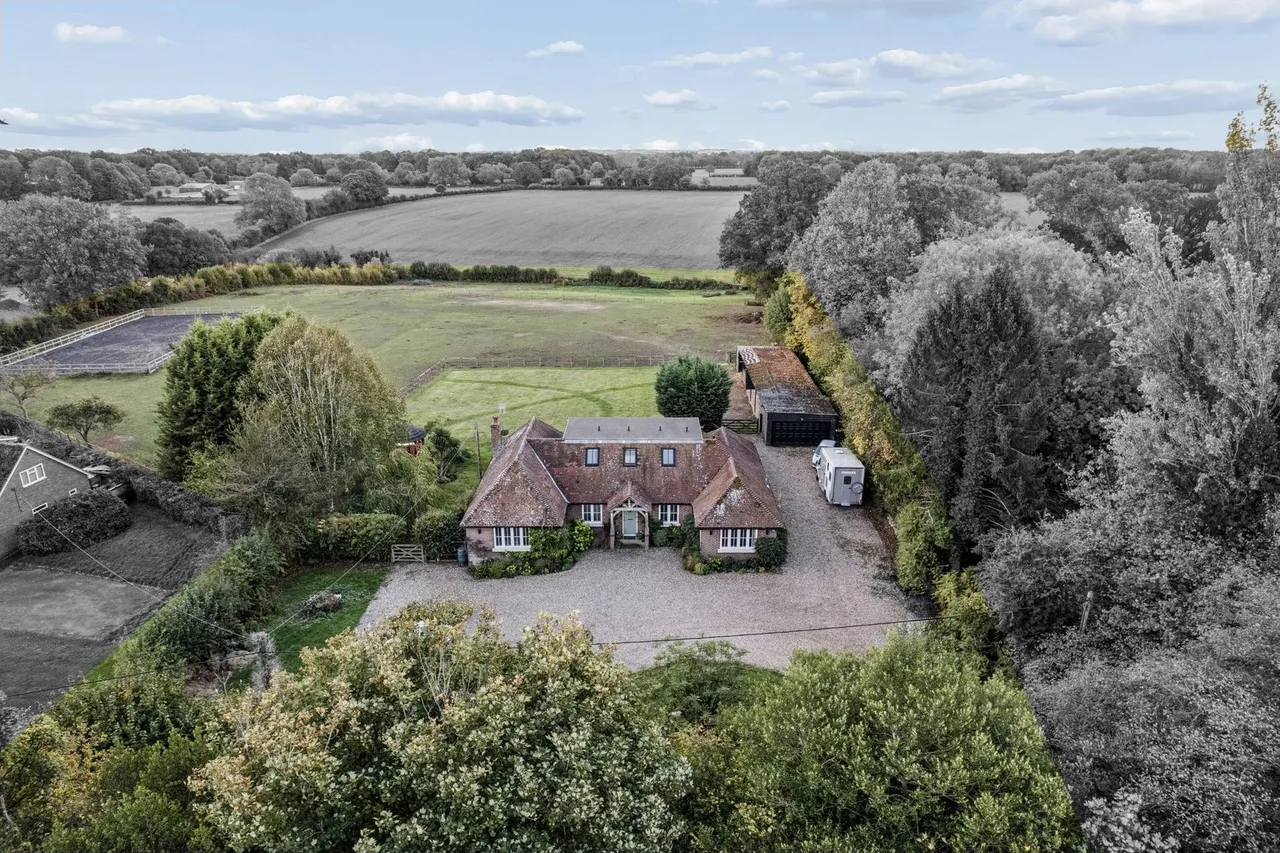 5 bed house for sale, Sandpit Hill, Buckland Common, HP23