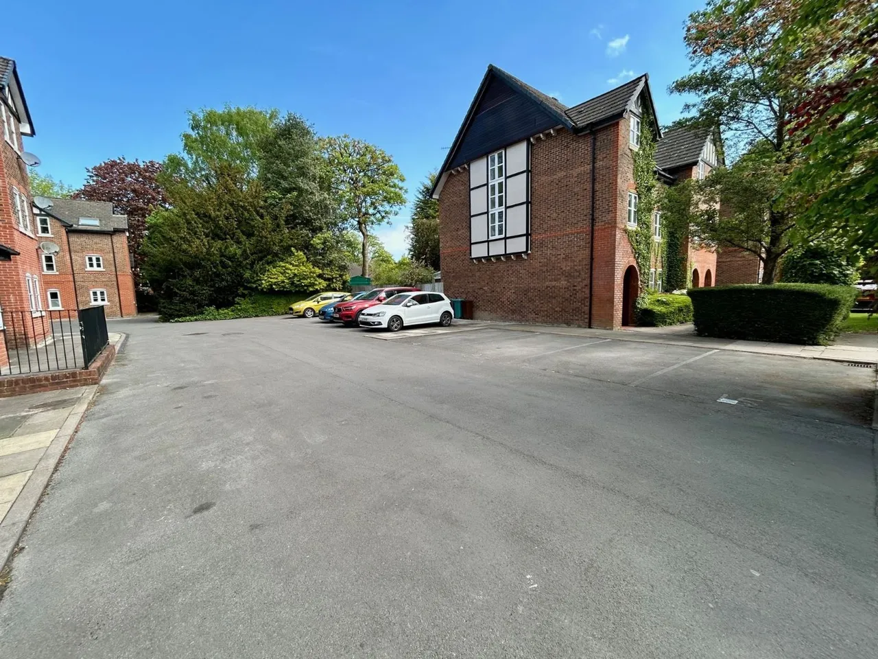 Pencarrow Close, Manchester, photo 5