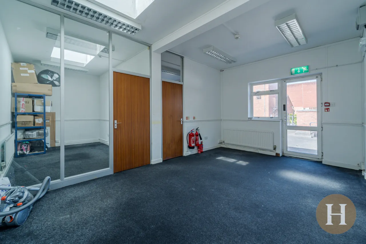 High Street, Harborne, B17, photo 31